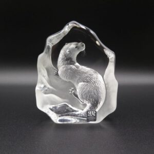 glass paperweight sculpture of an otter