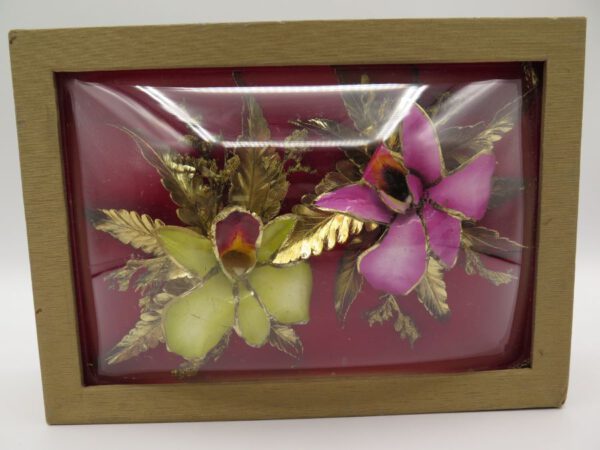 trinket box with flowers in the lid