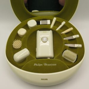 women's shaver with accessories in a case